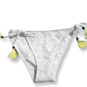 NWT Victoria’s Secret bikini bottom size medium